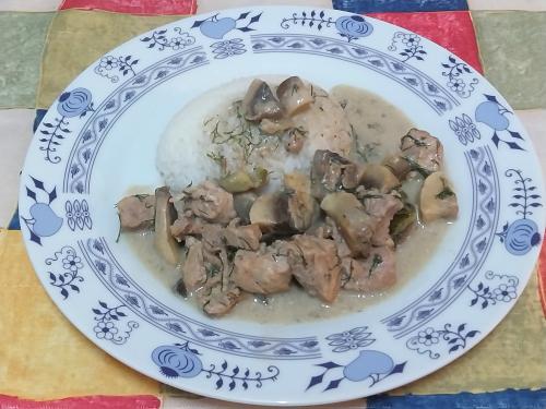 Jak uvařit vepřové na houbách a kopru? Snadné recept, připravený za 30 - 45 minut